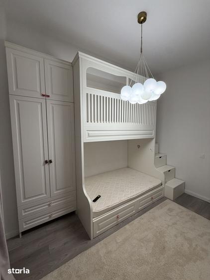 Apartament cu 3 camere în Podu Roș