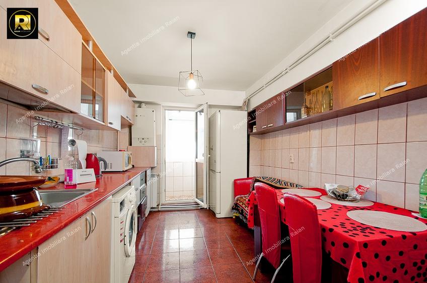 Apartament cu 4 camere decomandat, mobilat în Micro 18