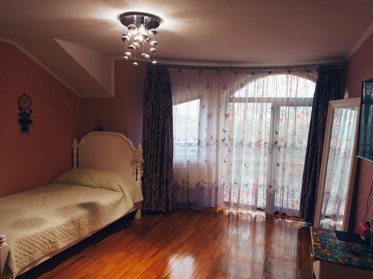 Casă individuală cu 5 camere cu Garaj în Trivale
