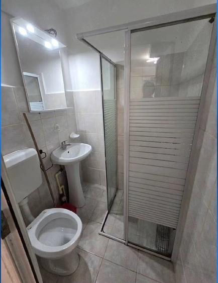 Garsonieră decomandată în Lipovei