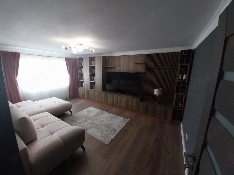 Apartament cu 3 camere decomandat în Dâmbovița