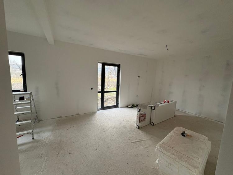 Casă individuală cu 4 camere cu Teren 300 Mp în Șintereag