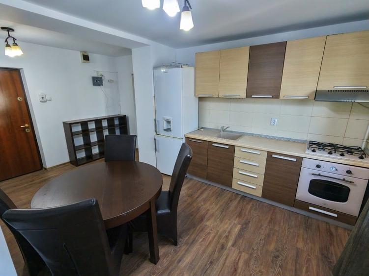 Apartament cu 3 camere în 1 Decembrie