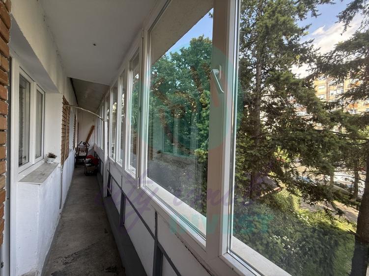Apartament cu 3 camere semidecomandat în Moșilor