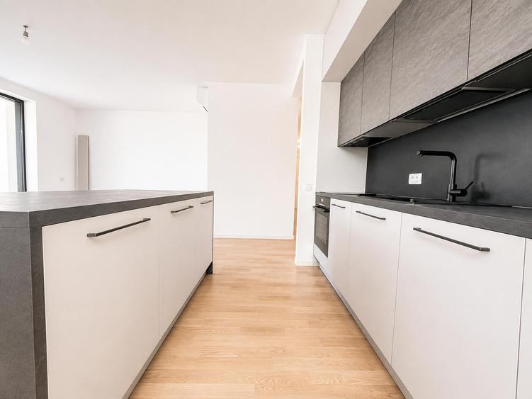 Apartament cu 3 camere decomandat, mobilat în Băneasa