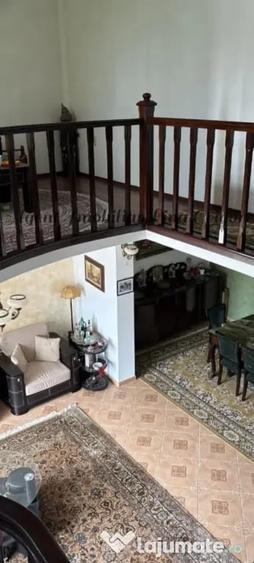 Casă cu 7 camere în Central
