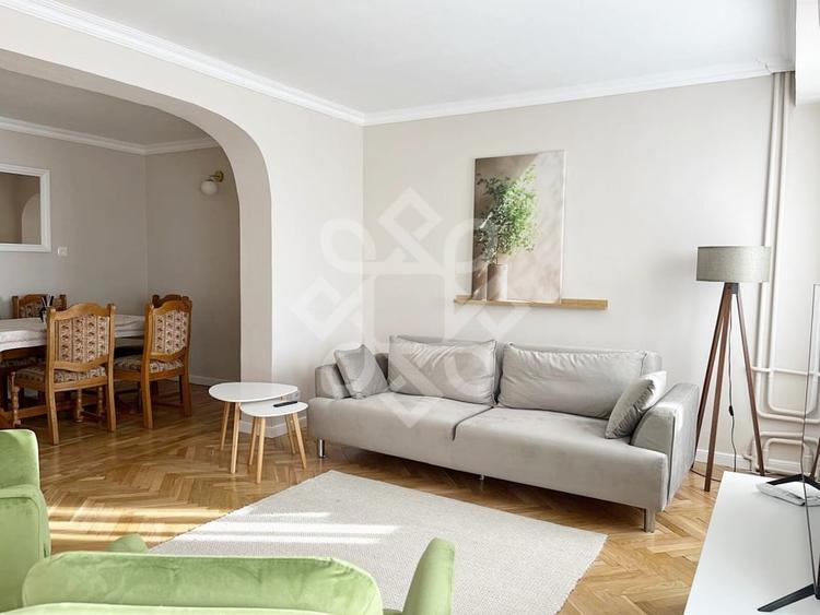 Apartament cu 4 camere semidecomandat, mobilat în Ultracentral