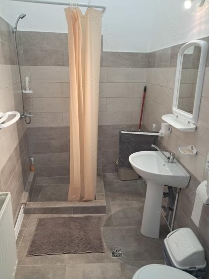 Casă cu 6 camere cu Teren 100 Mp în Blașcovici