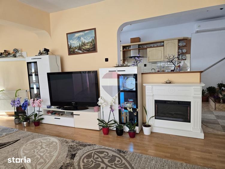 Casă cu 7 camere cu Teren 4431 Mp în Feleacu