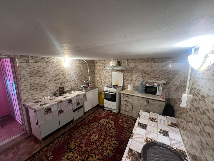 Casă individuală cu 4 camere cu Canalizare în Rovine