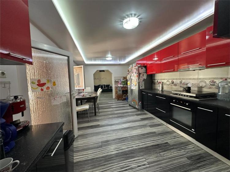 Casă cu 6 camere cu Teren 238 Mp în Central