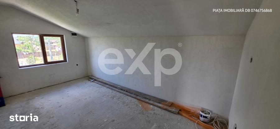 Casă cu 7 camere decomandat cu Teren 2000 Mp în Răcari