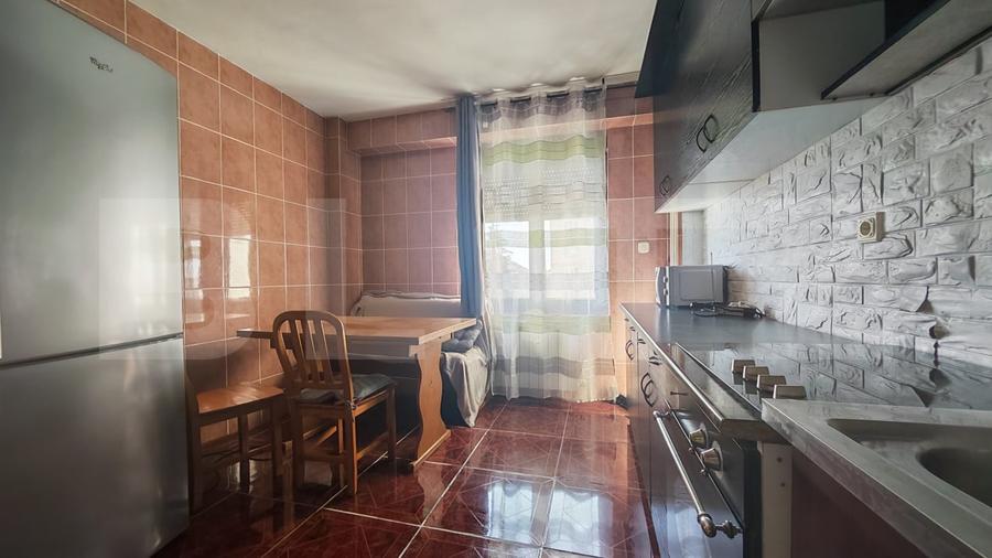 Apartament cu 3 camere decomandat, mobilat în Centru Civic