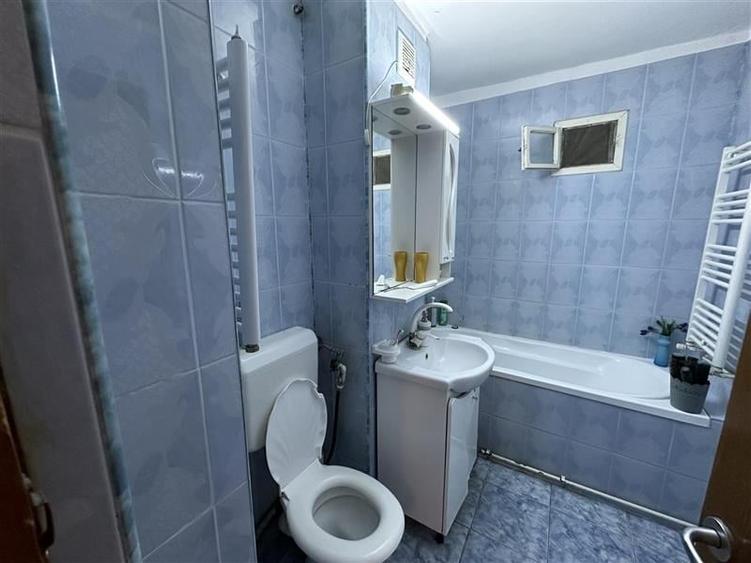 Apartament cu 3 camere decomandat în Plăvăț II