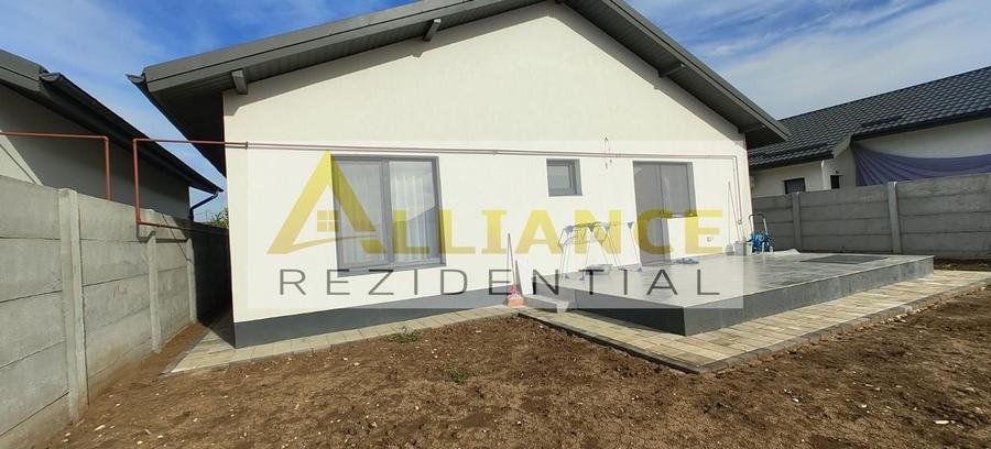 Casă individuală cu 3 camere decomandat cu Canalizare în Berceni