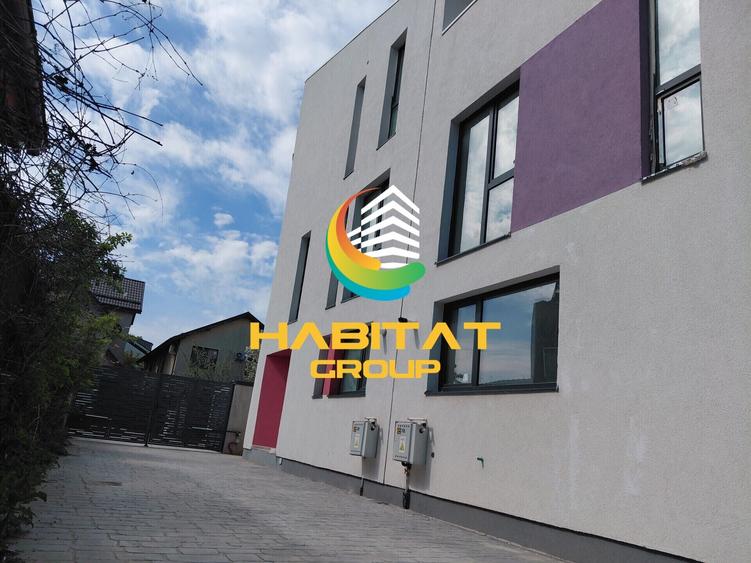 Apartament cu 5 camere decomandat în Est