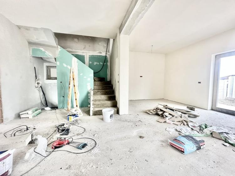 Duplex cu 4 camere cu Canalizare în Moșnița Nouă