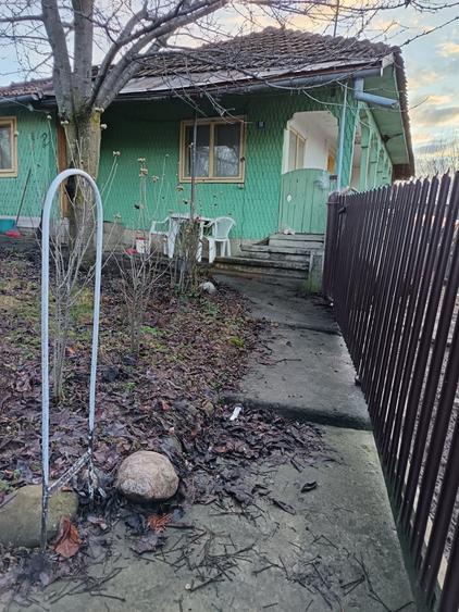 Casă cu 4 camere în Nucșoara de Jos