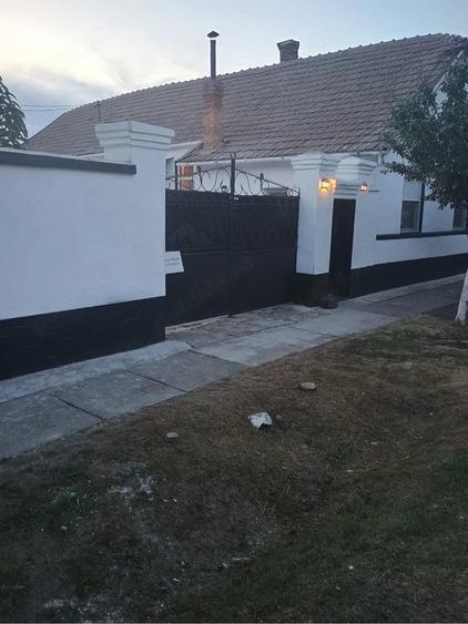 Casă cu Teren 1075 Mp în Vest