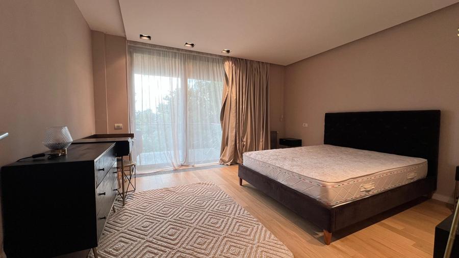Apartament cu 4 camere decomandat, mobilat în Herăstrău