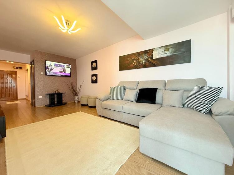 Apartament cu 3 camere decomandat în Faleza Nord