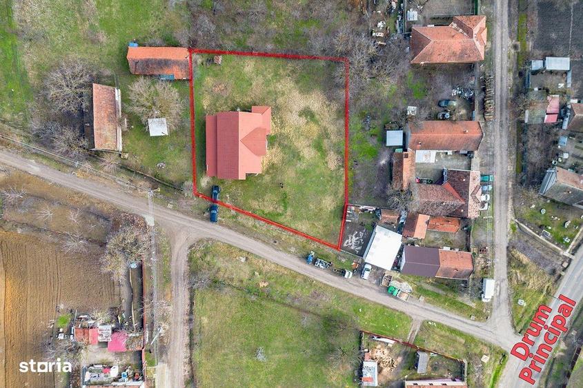 Casă cu 5 camere cu Teren 1553 Mp în Central