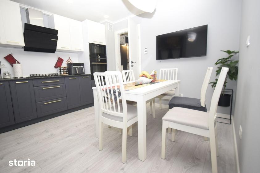 Apartament cu 3 camere decomandat în Siloz