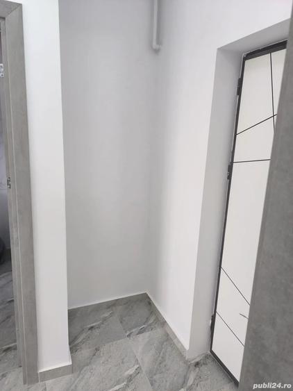 Garsonieră decomandată în Roșu