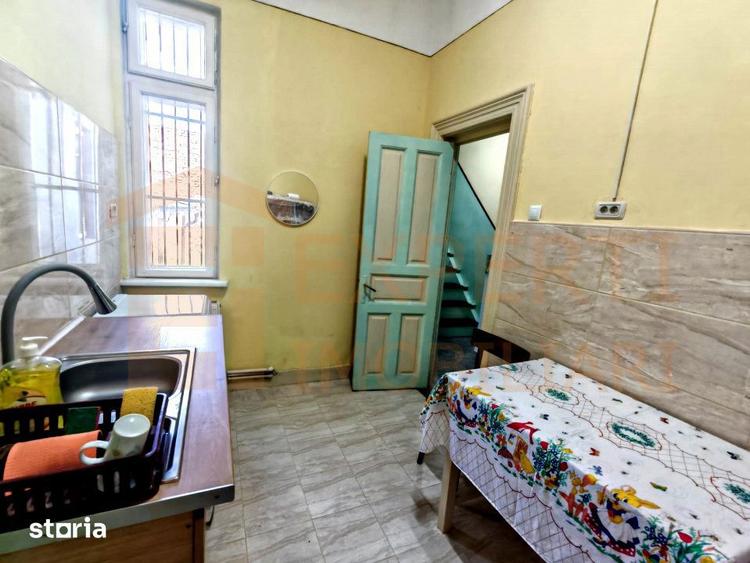 Casă cu 8 camere cu Canalizare în Tomis II