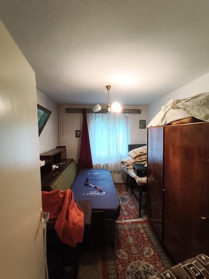 Apartament cu 4 camere decomandat în Micro 14