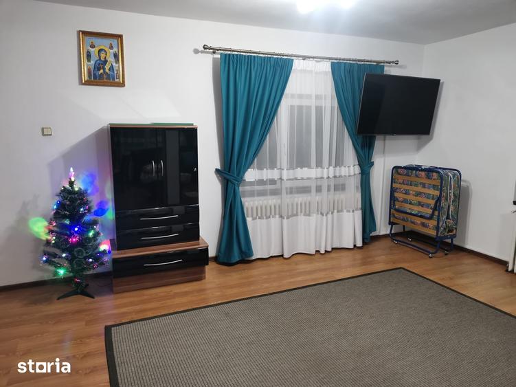 Casă cu 5 camere cu Teren 1000 Mp în Comarnic