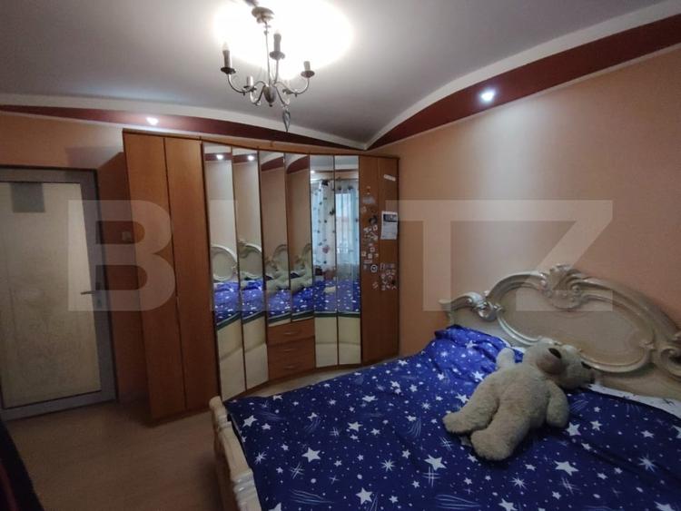 Casă individuală cu 4 camere cu Canalizare în Craiovița Nouă