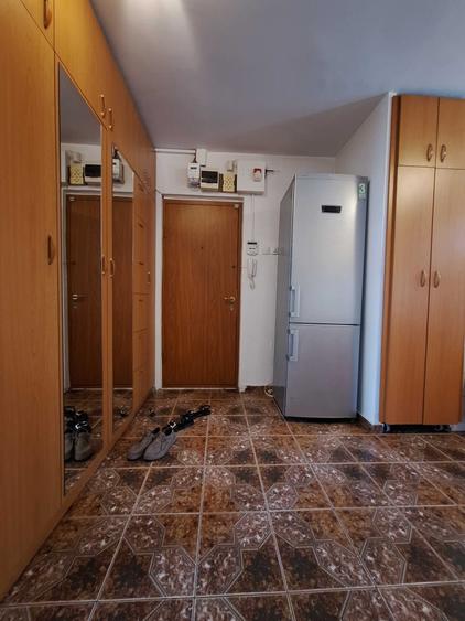 Apartament cu 3 camere decomandat în Theodor Pallady