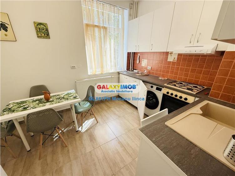 Apartament cu 3 camere semidecomandat, mobilat în Sud