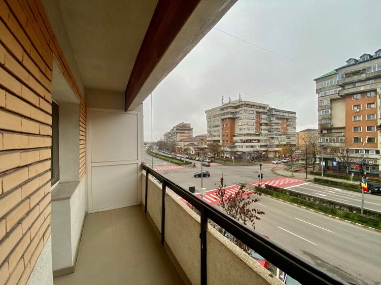 Apartament cu 3 camere decomandat în Nord-Est