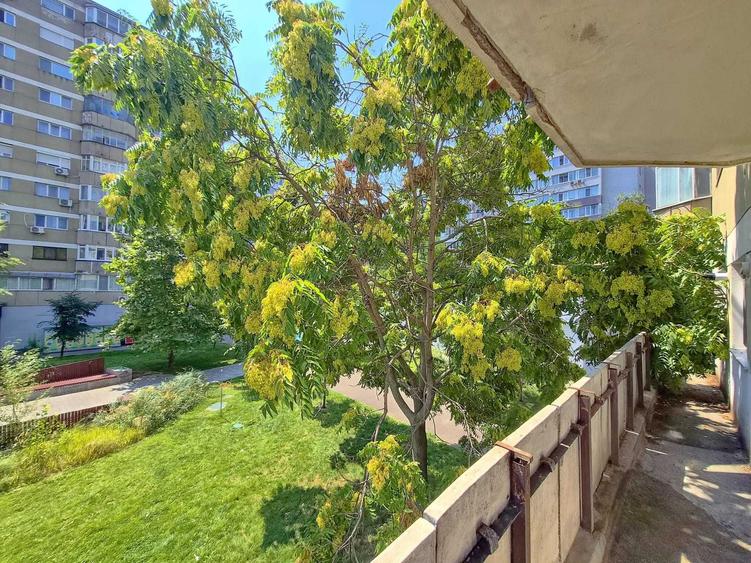 Apartament cu 3 camere decomandat în Drumul Taberei