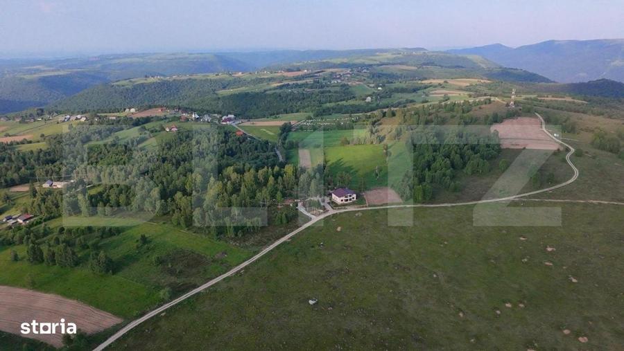 Casă cu 4 camere cu Teren 3462 Mp în Mărișel