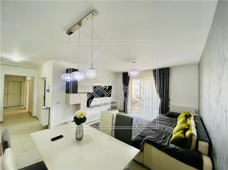 Apartament cu 3 camere decomandat în Exterior Sud
