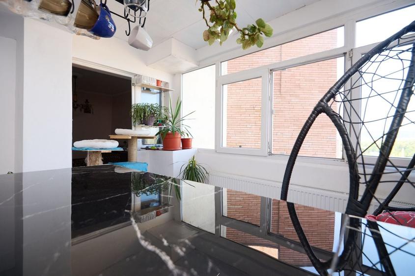 Apartament cu 4 camere decomandat în Central