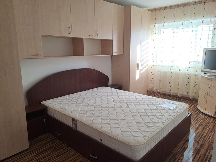Apartament cu 2 camere decomandat în Calea București