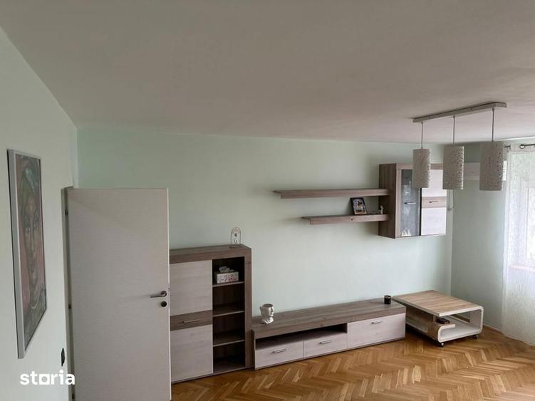 Apartament cu 3 camere semidecomandat în Pantelimon