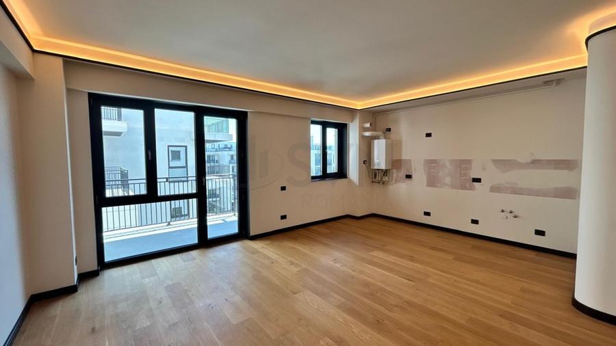 Apartament cu 4 camere semidecomandat în Pipera