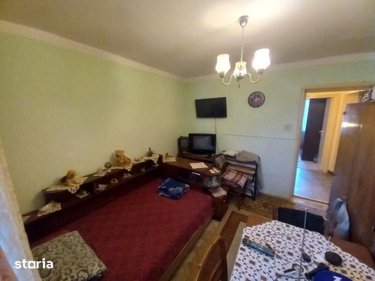 Apartament cu 3 camere decomandat în Săsar