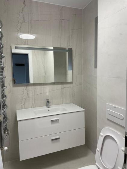 Apartament cu 4 camere semidecomandat în Arcul de Triumf