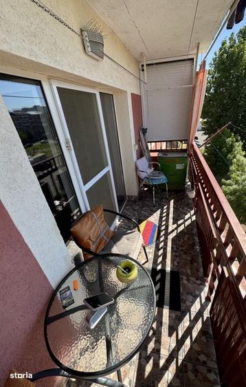 Apartament cu 4 camere decomandat în Micro 16