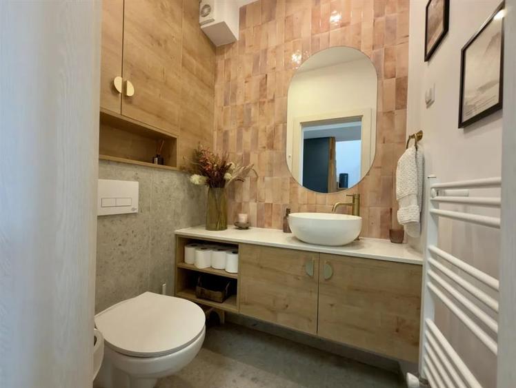 Apartament cu 3 camere decomandat, mobilat în Central