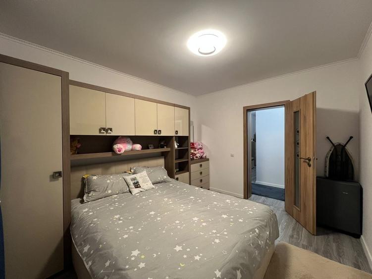 Apartament cu 3 camere decomandat, mobilat în Exterior Nord
