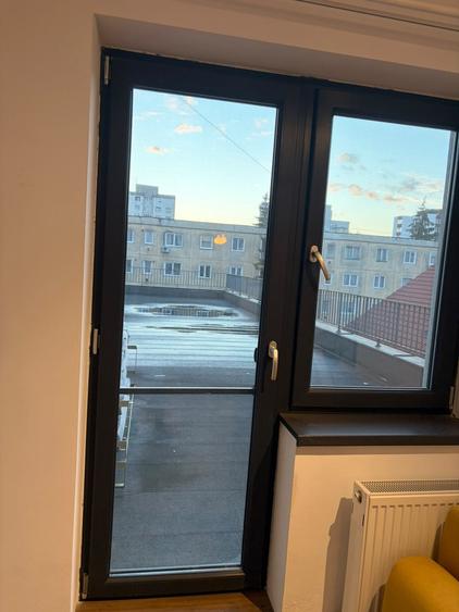 Apartament cu 3 camere semidecomandat, mobilat în Florilor