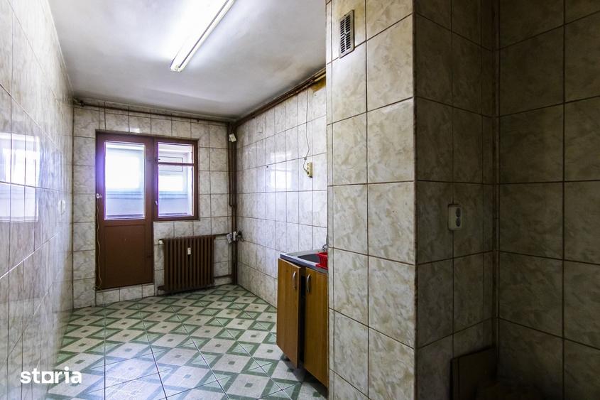 Apartament cu 3 camere decomandat în Dristor