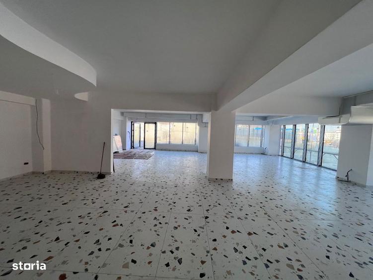 Spațiu comercial, de 210 mp, în Nicolina